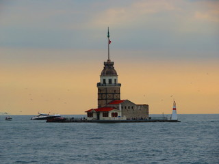Fototapeta na wymiar ボスポラス海峡の女の塔の夕焼け