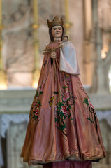 Fototapeta premium Holy Mary and Child statue in the Collegiale church of Saint Emilion, France