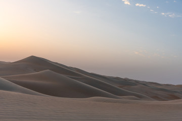 Plakat Arabische Sandwüste bei Sonnenaufgang