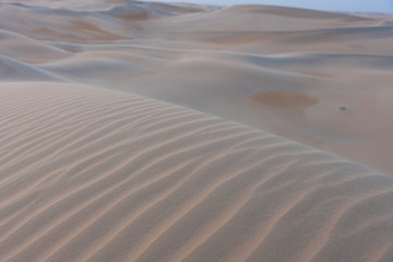 Arabische Sandwüste bei Sonnenaufgang