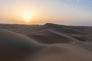Naklejka na ściany i meble Arabische Sandwüste bei Sonnenaufgang