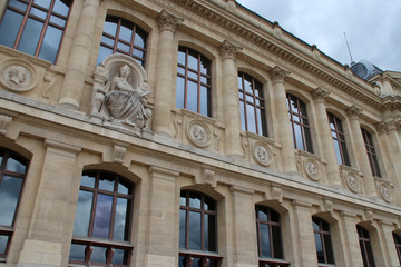 Fototapeta na wymiar building (museum) in paris (france)