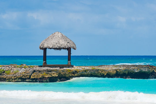 Straw gazebo with scenery turquoise water of Caribbean sea around