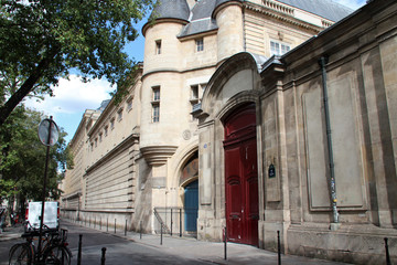 Naklejka premium medieval and renaissance building (clisson mansion) in paris (france)