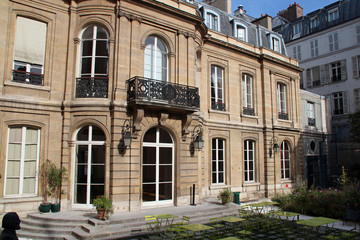 Fototapeta na wymiar building (town hall) in paris (france)