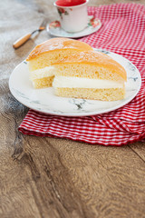 French dessert butter brioche Tarte tropezienne