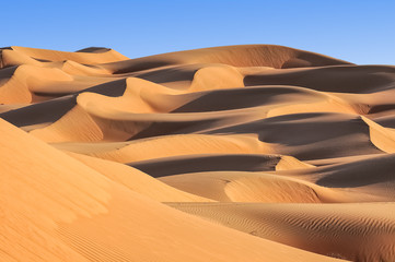 Fototapeta na wymiar Sand dunes in the desert of Oman