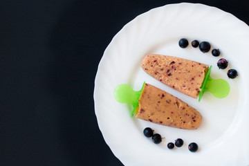 Orange friut ice cream with currant barries