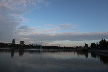 Naklejka premium nice city view with sunset over the river