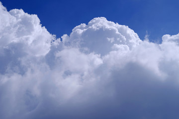 Obraz premium cloud on blue sky background