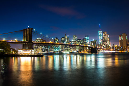 Brooklyn Bridge at night with One World Trade Center and Manhattan in the background © Zoltan Benyei