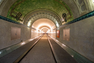 Obraz premium alter Elbtunnel in Hamburg