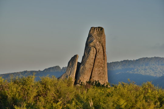 Altopiano dell' Argimusco - Montalbano Elicona- Sicilia Mionti Peloritani . Le pietre possiedono particolari forme, antropomorfe e zoomorfe
