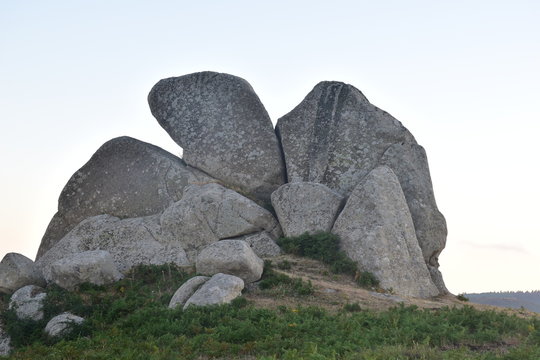 Altopiano dell' Argimusco - Montalbano Elicona- Sicilia Mionti Peloritani . Le pietre possiedono particolari forme, antropomorfe e zoomorfe