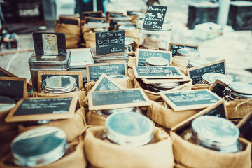 vente de thé sur le marché forain de saint-pierre, île de la réunion	