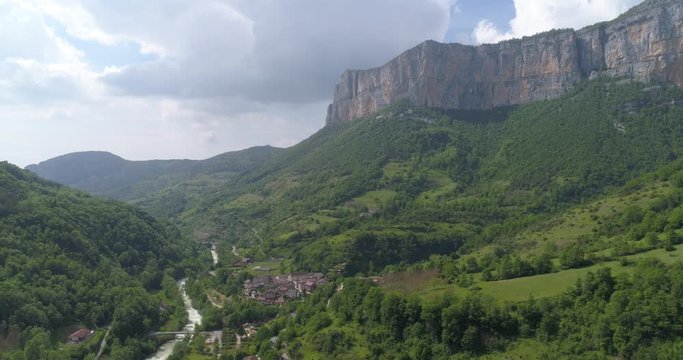 Bourne gorges aerial traveling, Vercors, France
