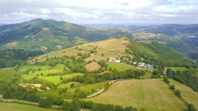 VALLEYS AND MOUNTAINS OF CAUREL..LIVESTOCK REGION. WAY OF SANT JAMES