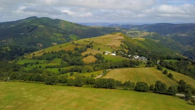 VALLEYS AND MOUNTAINS OF CAUREL..LIVESTOCK REGION. WAY OF SANT JAMES