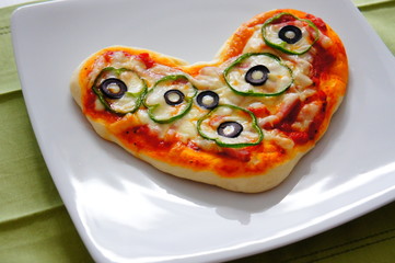 heart pizza