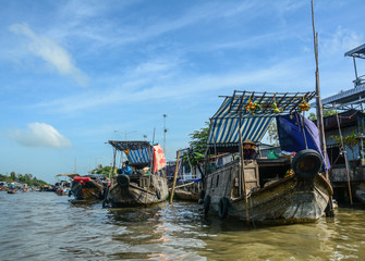 Fototapeta na wymiar Floating market in Southern Vietnam