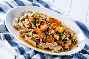 Pasta with chanterelle mushrooms, bacon and sauce