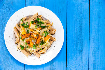 Pasta with chanterelle mushrooms and sauce