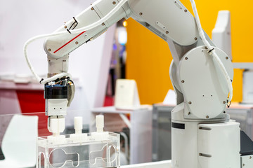 high technology & precision robot grip with automatic clamp or chuck for catch industrial...