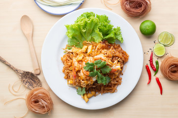 Deliciuos brown rice noodles with shrimp 