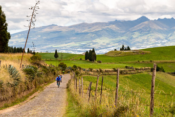 Obraz premium Cayambe volcano and cyclists