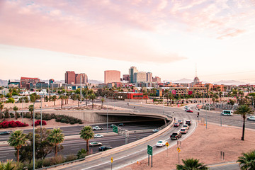 Sonnenuntergang in der Innenstadt von Phoenix, Arizona