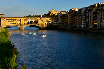 Obraz premium View of the famous Ponte Vecchio at sunset, in Florence, Italy