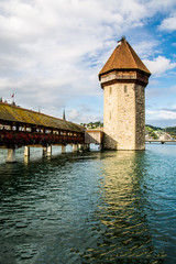 puente de lucerna en suiza