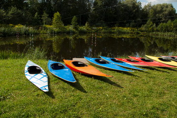 many rowing slalom boats lie on the lake