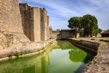 Obraz premium Channel with green, reflective water surrounding ancient Smederevo fortress