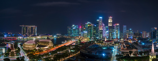Fototapeta premium Singapur Skyline w magicznej godzinie