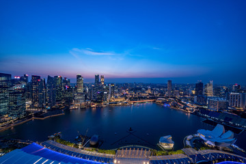 Naklejka na ściany i meble Singapore Skyline at magic hour