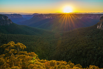 sunrise at govetts leap lookout, blue mountains, australia 61