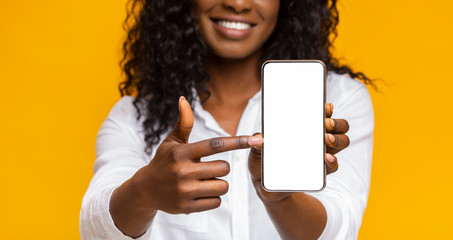 Happy black woman holding latest slim smartphone - obrazy, fototapety, plakaty