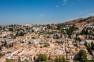 Fototapeta na wymiar Vista del barrio Albaicin en Granada, España