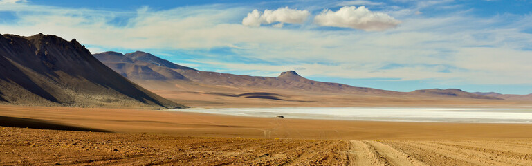 Panoramic view of brown mountains on the Salar de Uyuni, Bolivia