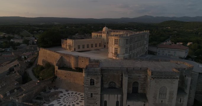 Fly back from Grignan castle, Dr&ocirc;me, France