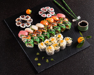 Obraz na płótnie Canvas sushi set on the black background