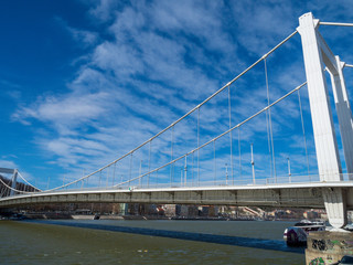 Fototapeta premium Elisabeth Bridge (Hungarian: Erzsébet híd) is the third newest bridge of Budapest, Hungary, connecting Buda and Pest across the River Danube. The bridge is situated at the narrowest part of the Danube