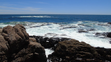 Olas y rocas