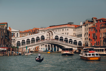 Obraz premium Rialto Bridge and Grand Canal in Venice, Italy