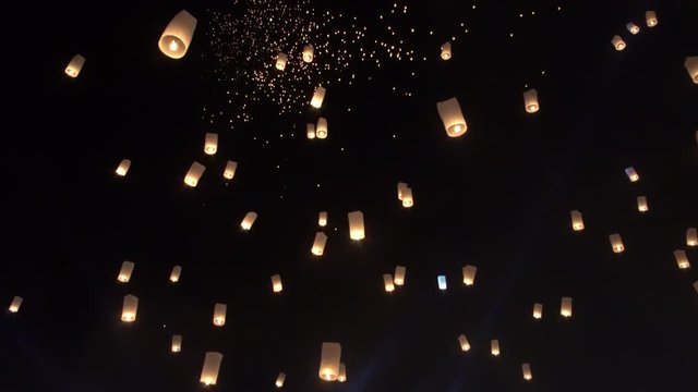 Hundreds Yipeng latern festival in Thailand mass floating
