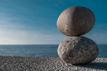 Fototapeta na wymiar морские камни на фоне моря