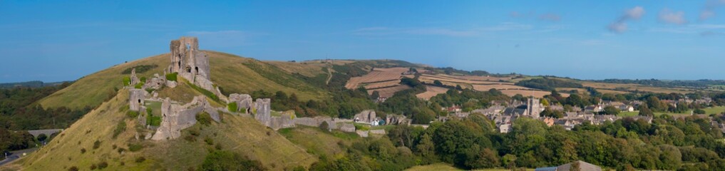 Fototapeta premium UK, England, Dorset, Corfe Castle panorama