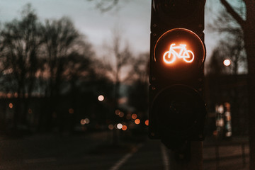 Traffic lights for bicycles at night - 285861341