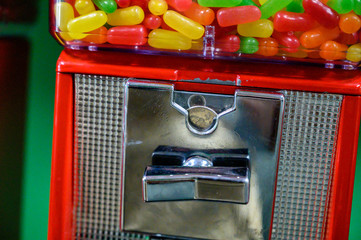 coin operated candy vending machine with turn crank 